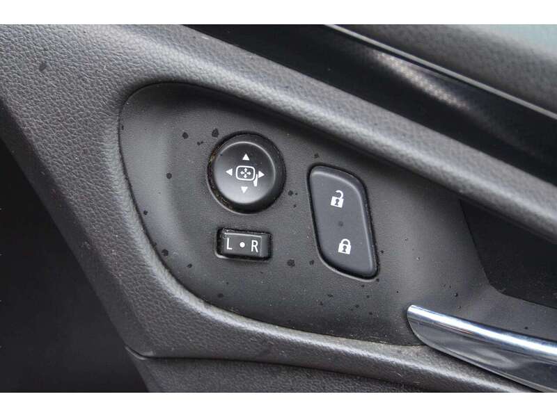 Vauxhall Insignia 1.4i Turbo SRi Nav Hatchback 5dr Petrol Manual Euro 6 (s/s) (140 ps) | BLUETOOTH|NAV|MOT 28.01.2026 - U11049