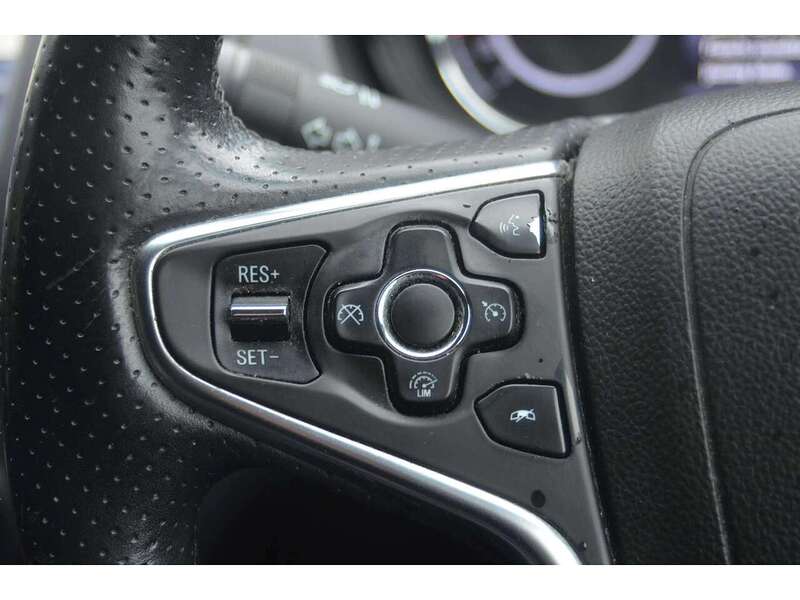 Vauxhall Insignia 1.4i Turbo SRi Nav Hatchback 5dr Petrol Manual Euro 6 (s/s) (140 ps) | BLUETOOTH|NAV|MOT 28.01.2026 - U11049