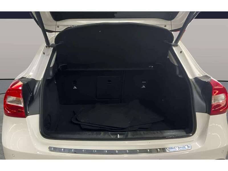 Mercedes-Benz GLA 2.1 GLA200d Sport (Executive) SUV 5dr Diesel 7G-DCT Euro 6 (s/s) (136 ps) | - U11052