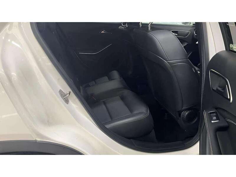 Mercedes-Benz GLA 2.1 GLA200d Sport (Executive) SUV 5dr Diesel 7G-DCT Euro 6 (s/s) (136 ps) | - U11052