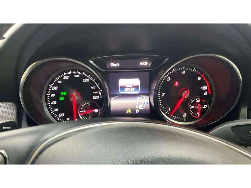 Mercedes-Benz GLA 2.1 GLA200d Sport (Executive) SUV 5dr Diesel 7G-DCT Euro 6 (s/s) (136 ps) | - U11052