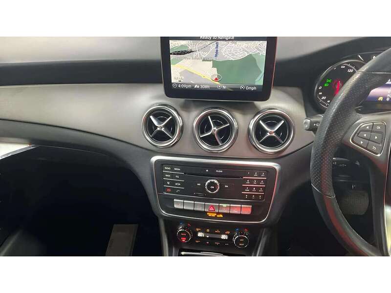 Mercedes-Benz GLA 2.1 GLA200d Sport (Executive) SUV 5dr Diesel 7G-DCT Euro 6 (s/s) (136 ps) | - U11052