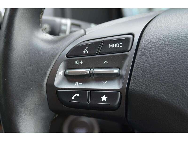 Hyundai KONA 64kWh Premium SUV 5dr Electric Auto (10.5kW Charger) (204 ps) | 1 FORMER KEEPER|VAT QUALIFYING - U11061