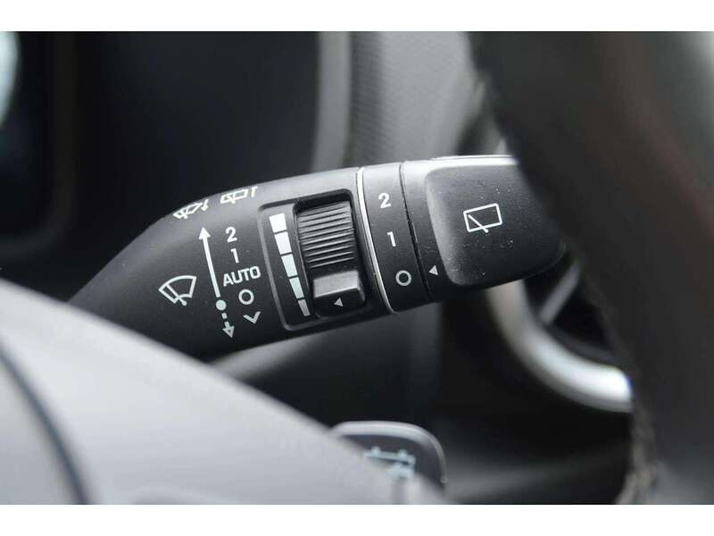 Hyundai KONA 64kWh Premium SUV 5dr Electric Auto (10.5kW Charger) (204 ps) | 1 FORMER KEEPER|VAT QUALIFYING - U11061