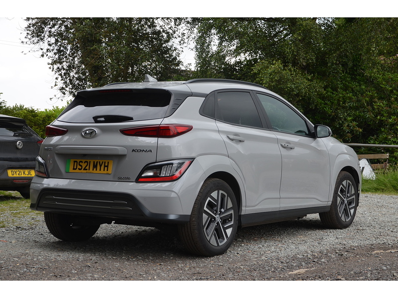 Hyundai KONA 64kWh Premium SUV 5dr Electric Auto (10.5kW Charger) (204 ps) | 1 FORMER KEEPER|VAT QUALIFYING - U11061