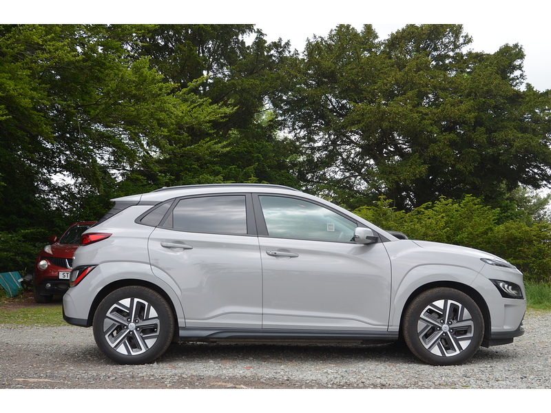 Hyundai KONA 64kWh Premium SUV 5dr Electric Auto (10.5kW Charger) (204 ps) | 1 FORMER KEEPER|VAT QUALIFYING - U11061