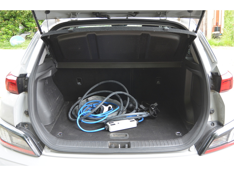 Hyundai KONA 64kWh Premium SUV 5dr Electric Auto (10.5kW Charger) (204 ps) | 1 FORMER KEEPER|VAT QUALIFYING - U11061