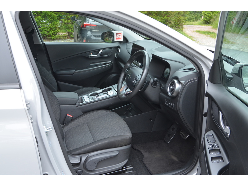 Hyundai KONA 64kWh Premium SUV 5dr Electric Auto (10.5kW Charger) (204 ps) | 1 FORMER KEEPER|VAT QUALIFYING - U11061
