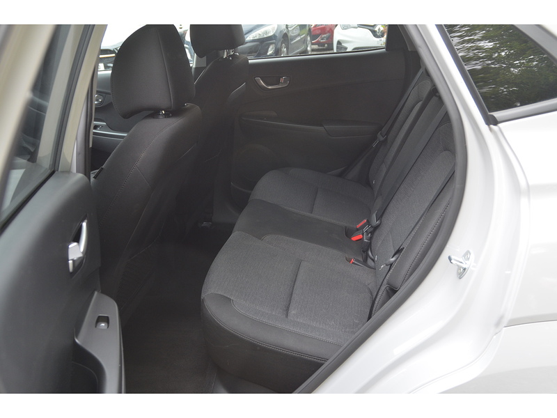 Hyundai KONA 64kWh Premium SUV 5dr Electric Auto (10.5kW Charger) (204 ps) | 1 FORMER KEEPER|VAT QUALIFYING - U11061