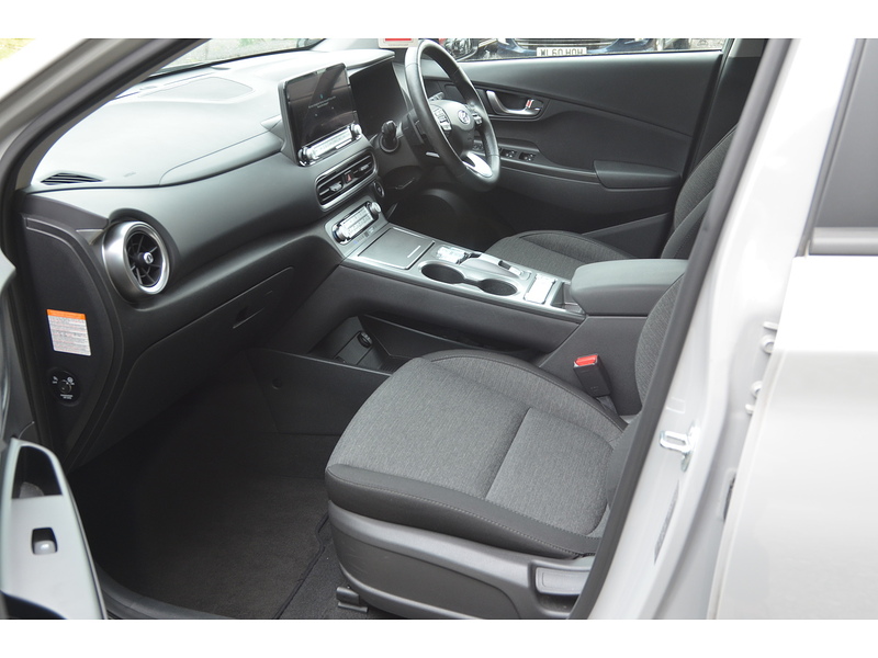 Hyundai KONA 64kWh Premium SUV 5dr Electric Auto (10.5kW Charger) (204 ps) | 1 FORMER KEEPER|VAT QUALIFYING - U11061