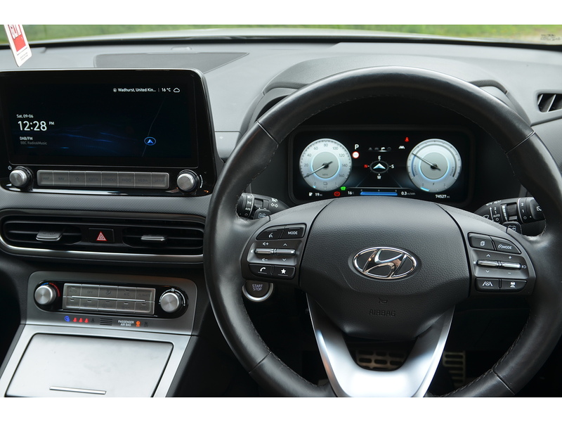 Hyundai KONA 64kWh Premium SUV 5dr Electric Auto (10.5kW Charger) (204 ps) | 1 FORMER KEEPER|VAT QUALIFYING - U11061