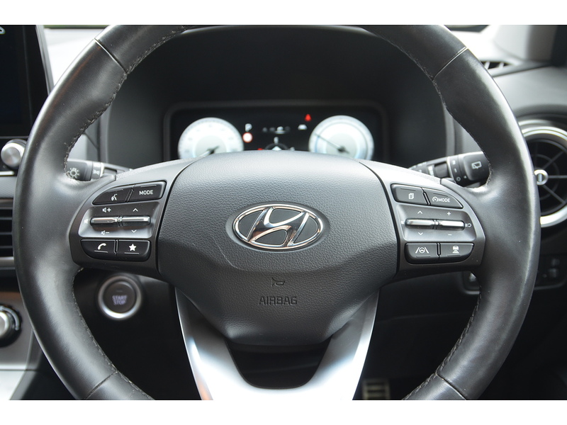 Hyundai KONA 64kWh Premium SUV 5dr Electric Auto (10.5kW Charger) (204 ps) | 1 FORMER KEEPER|VAT QUALIFYING - U11061