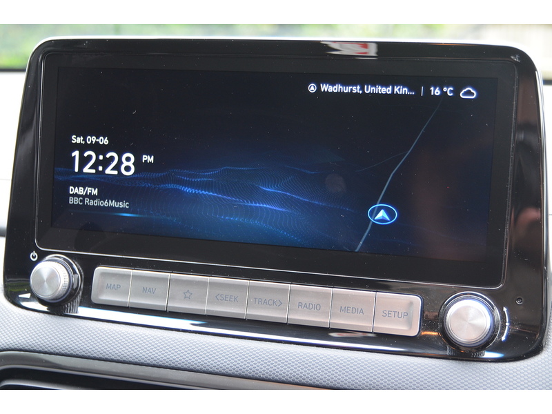 Hyundai KONA 64kWh Premium SUV 5dr Electric Auto (10.5kW Charger) (204 ps) | 1 FORMER KEEPER|VAT QUALIFYING - U11061