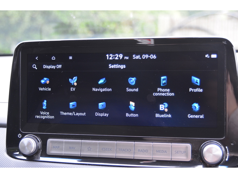 Hyundai KONA 64kWh Premium SUV 5dr Electric Auto (10.5kW Charger) (204 ps) | 1 FORMER KEEPER|VAT QUALIFYING - U11061