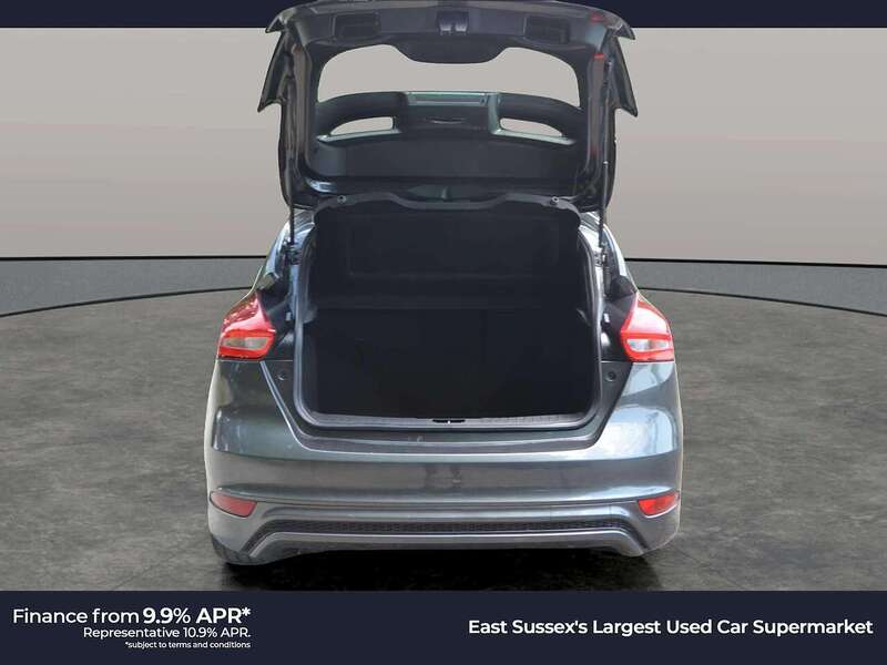 Ford Focus 1.5 TDCi ST-Line Hatchback 5dr Diesel Manual Euro 6 (s/s) (120 ps) - U11074