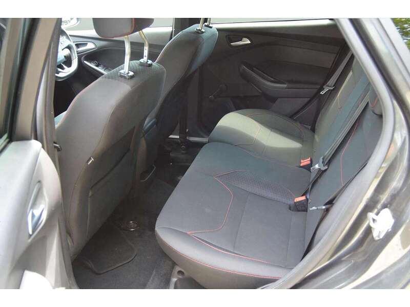 Ford Focus 1.5 TDCi ST-Line Hatchback 5dr Diesel Manual Euro 6 (s/s) (120 ps) - U11074