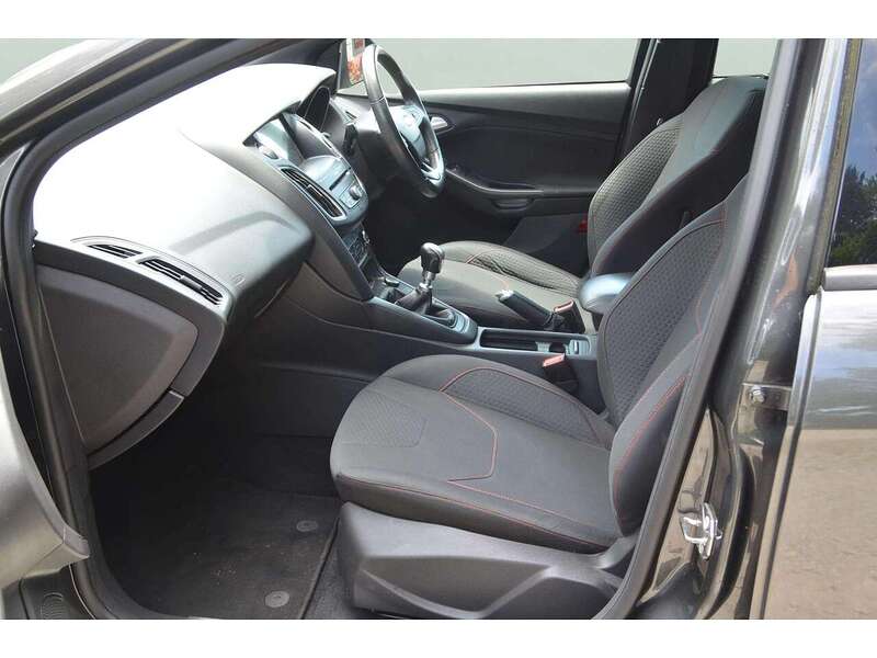 Ford Focus 1.5 TDCi ST-Line Hatchback 5dr Diesel Manual Euro 6 (s/s) (120 ps) - U11074