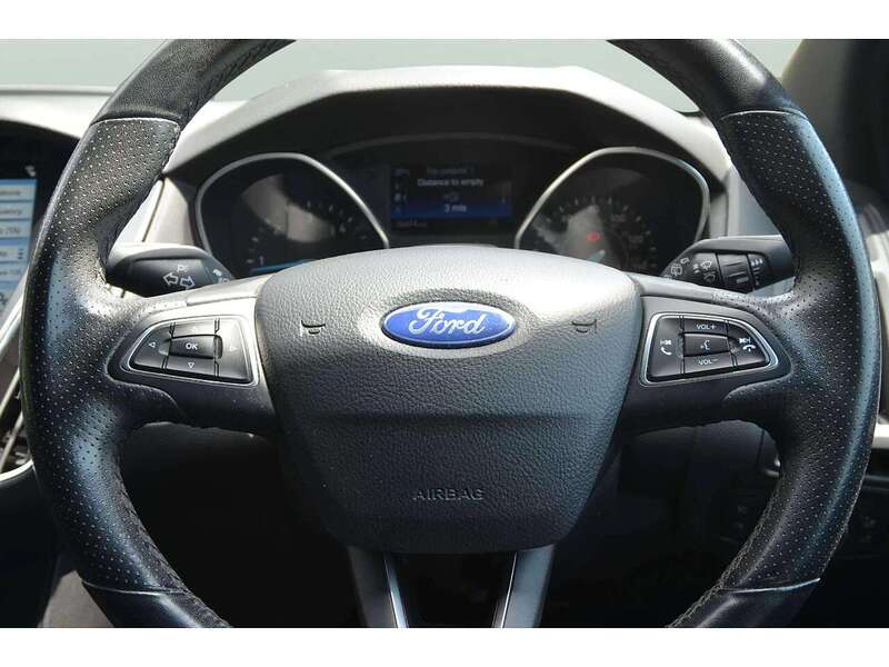 Ford Focus 1.5 TDCi ST-Line Hatchback 5dr Diesel Manual Euro 6 (s/s) (120 ps) - U11074