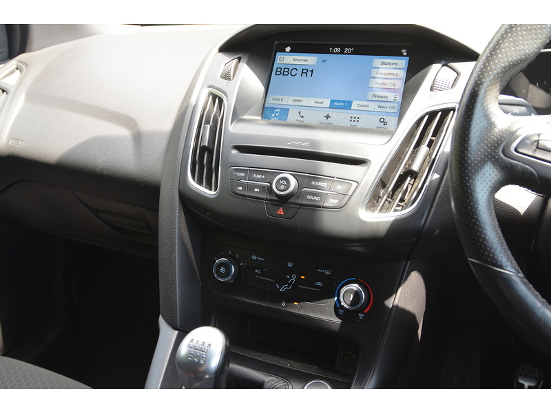 Ford Focus 1.5 TDCi ST-Line Hatchback 5dr Diesel Manual Euro 6 (s/s) (120 ps) - U11074