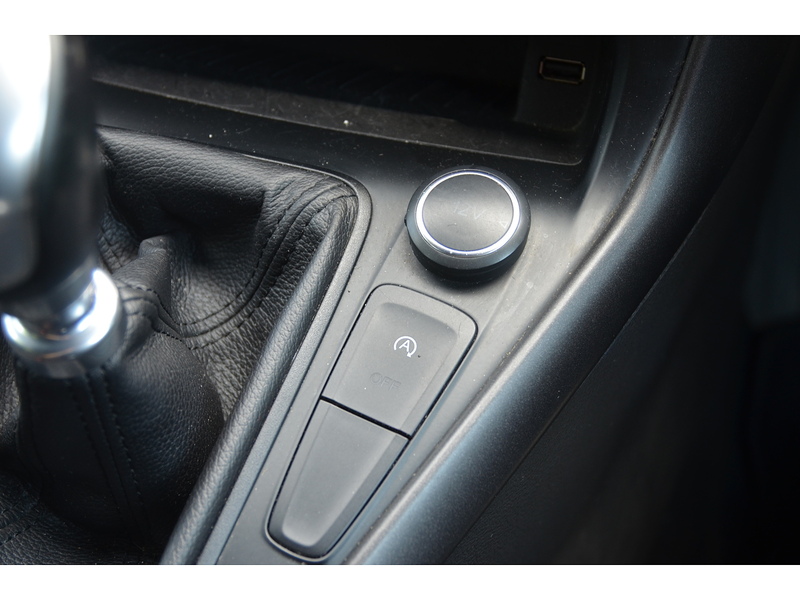 Ford Focus 1.5 TDCi ST-Line Hatchback 5dr Diesel Manual Euro 6 (s/s) (120 ps) - U11074