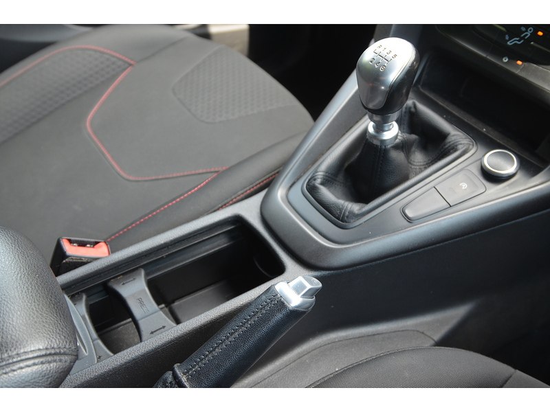 Ford Focus 1.5 TDCi ST-Line Hatchback 5dr Diesel Manual Euro 6 (s/s) (120 ps) - U11074