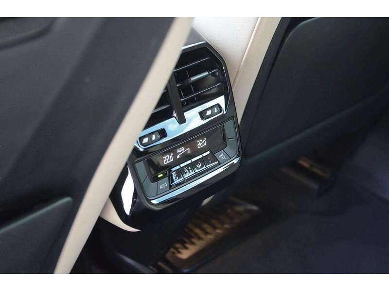 BMW iX 40 76.6kWh M Sport SUV 5dr Electric Auto xDrive (326 ps) - U11093