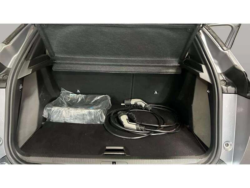 Peugeot E-2008 Allure Premium + - U11096