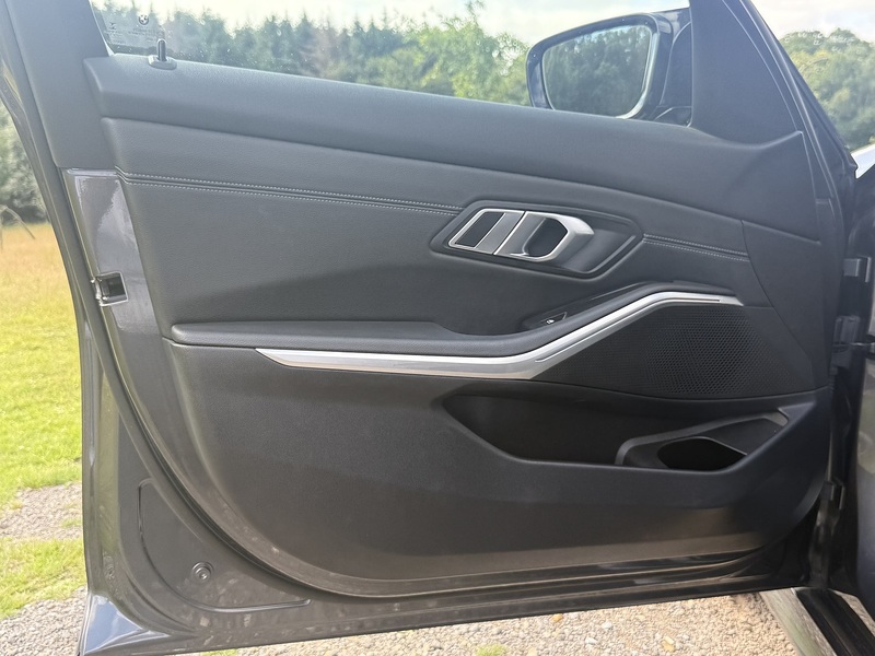 BMW 3 Series 330I M Sport - U11119