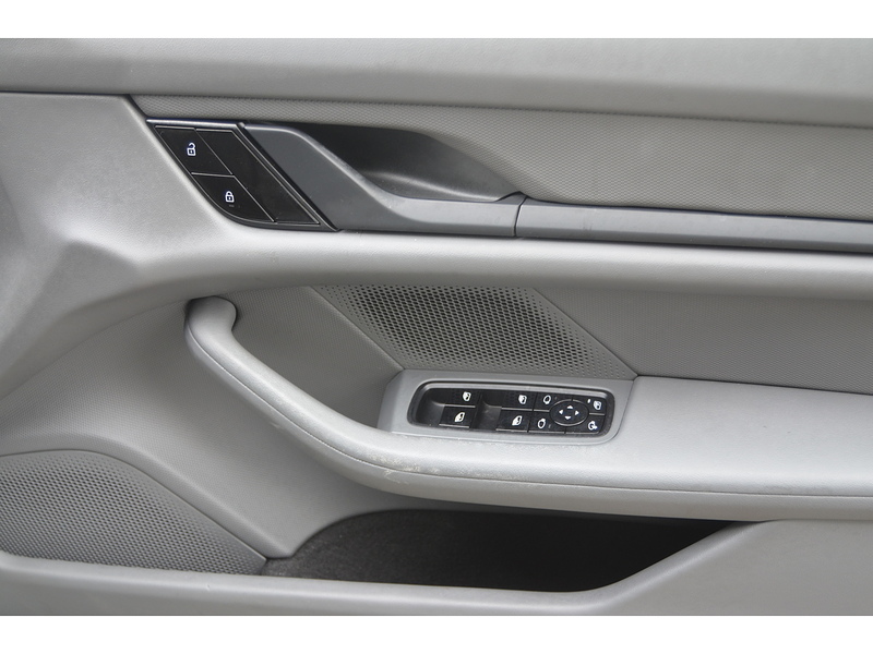 Porsche Taycan Performance Plus 93.4kWh Saloon 4dr Electric Auto RWD (476 ps) | P/SENSORS|H/SEATS|1 OWNER|VATQ - U11130