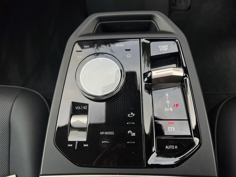 BMW iX 40 76.6kWh M Sport SUV 5dr Electric Auto xDrive (326 ps) | PRIVACY|R/CAM|1 OWNER|VAT Q - U11134