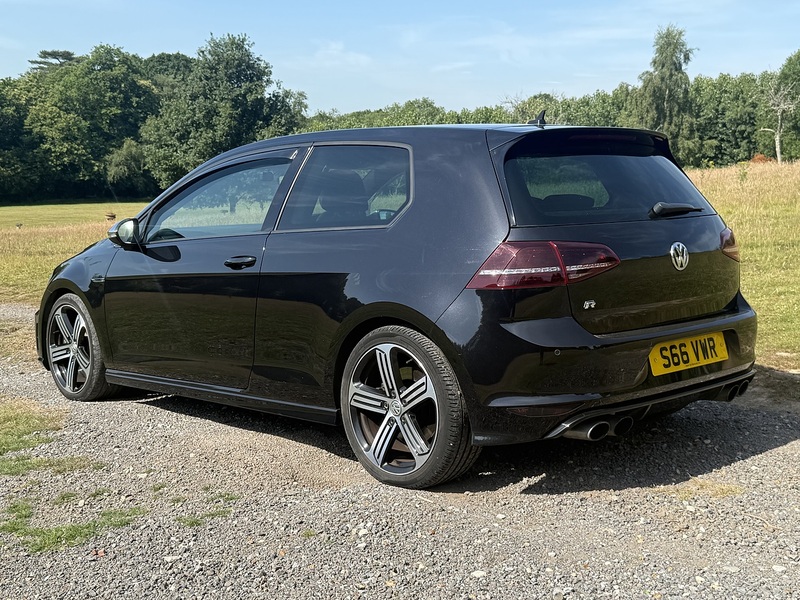 Volkswagen Golf 2.0 TSI BlueMotion Tech R Hatchback 3dr Petrol DSG 4Motion Euro 6 (s/s) (300 ps) | APPLE CAR - U11138