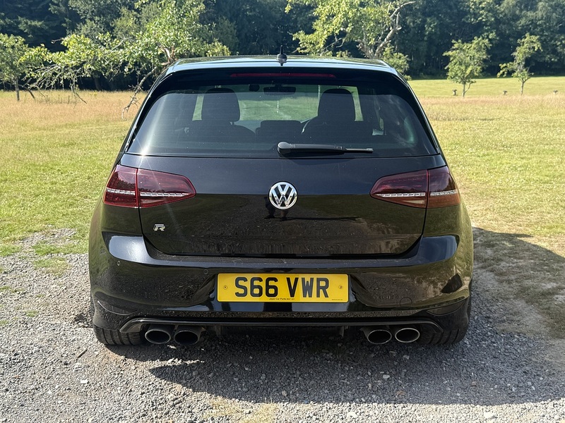 Volkswagen Golf 2.0 TSI BlueMotion Tech R Hatchback 3dr Petrol DSG 4Motion Euro 6 (s/s) (300 ps) | APPLE CAR - U11138