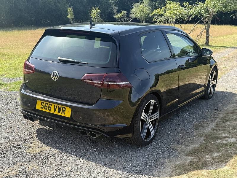 Volkswagen Golf 2.0 TSI BlueMotion Tech R Hatchback 3dr Petrol DSG 4Motion Euro 6 (s/s) (300 ps) | APPLE CAR - U11138