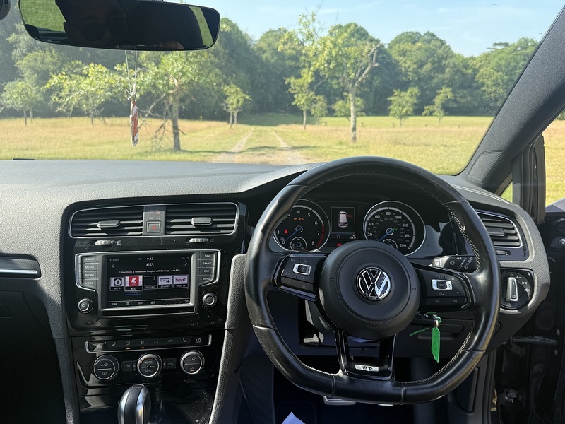 Volkswagen Golf 2.0 TSI BlueMotion Tech R Hatchback 3dr Petrol DSG 4Motion Euro 6 (s/s) (300 ps) | APPLE CAR - U11138