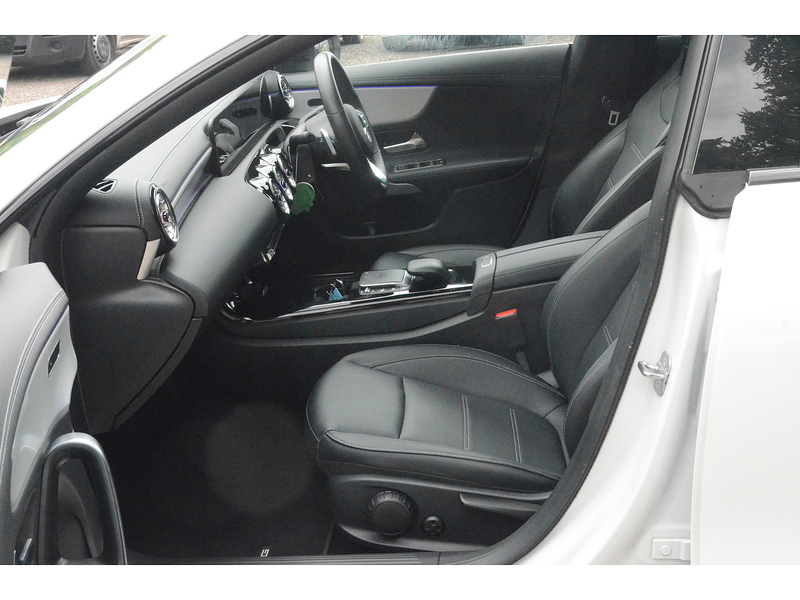 Mercedes-Benz CLA 2.0 CLA220d AMG Line Night Edition (Premium Plus) Coupe 4dr Diesel 8G-DCT Euro 6 (s/s) (190 ps) - U11140