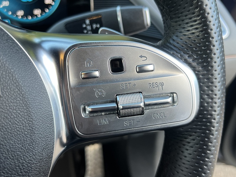 Mercedes-Benz EQC EQC 400 80kWh AMG Line SUV 5dr Electric Auto 4MATIC (408 ps) - U11146