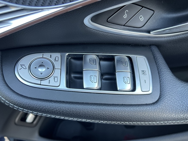 Mercedes-Benz EQC EQC 400 80kWh AMG Line SUV 5dr Electric Auto 4MATIC (408 ps) - U11146