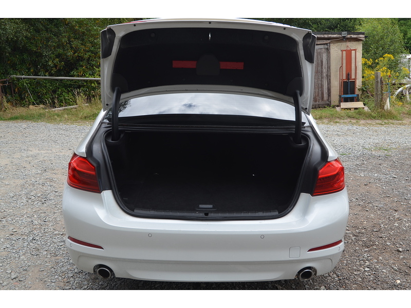 BMW 5 Series 2.0 530e 9.2kWh SE Saloon 4dr Petrol Plug-in Hybrid Auto Euro 6 (s/s) (252 ps) | DASH - U11151