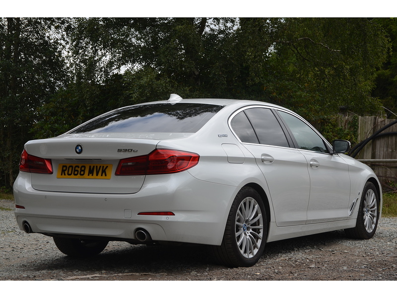 BMW 5 Series 2.0 530e 9.2kWh SE Saloon 4dr Petrol Plug-in Hybrid Auto Euro 6 (s/s) (252 ps) | DASH - U11151