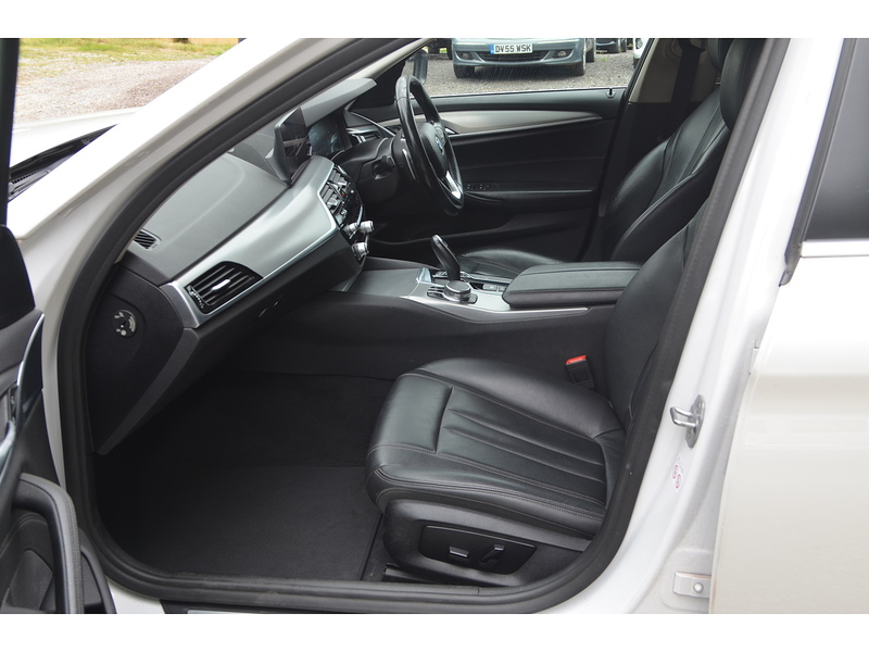 BMW 5 Series 2.0 530e 9.2kWh SE Saloon 4dr Petrol Plug-in Hybrid Auto Euro 6 (s/s) (252 ps) | DASH - U11151