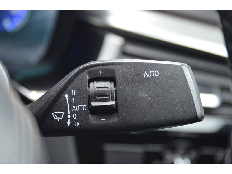 BMW 5 Series 2.0 530e 9.2kWh SE Saloon 4dr Petrol Plug-in Hybrid Auto Euro 6 (s/s) (252 ps) | DASH - U11151