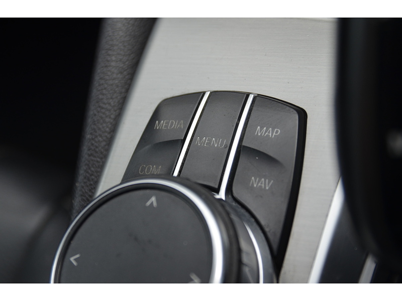 BMW 5 Series 2.0 530e 9.2kWh SE Saloon 4dr Petrol Plug-in Hybrid Auto Euro 6 (s/s) (252 ps) | DASH - U11151