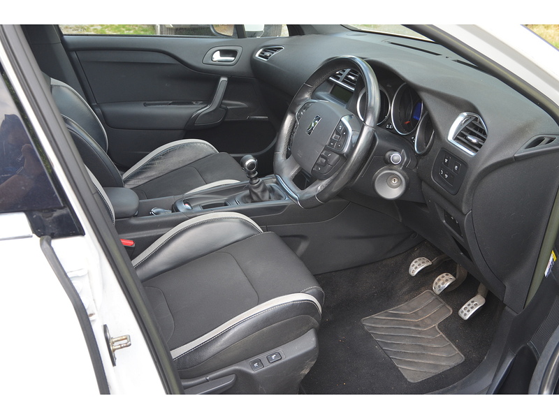 Citroen DS4 1.6 e-HDi Airdream DStyle Hatchback 5dr Diesel Manual Euro 5 (s/s) (115 ps) | - U11155