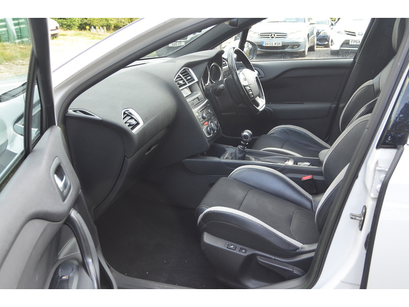 Citroen DS4 1.6 e-HDi Airdream DStyle Hatchback 5dr Diesel Manual Euro 5 (s/s) (115 ps) | - U11155