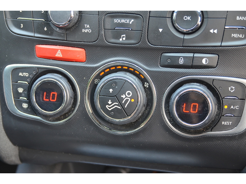 Citroen DS4 1.6 e-HDi Airdream DStyle Hatchback 5dr Diesel Manual Euro 5 (s/s) (115 ps) | - U11155