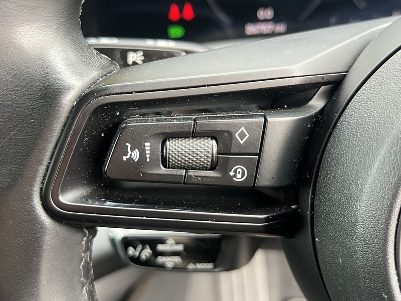 Porsche Taycan Performance Plus 93.4kWh 4S Saloon 4dr Electric Auto 4WD (571 ps) - U11167