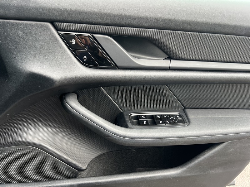 Porsche Taycan Performance Plus 93.4kWh 4S Saloon 4dr Electric Auto 4WD (571 ps) - U11167