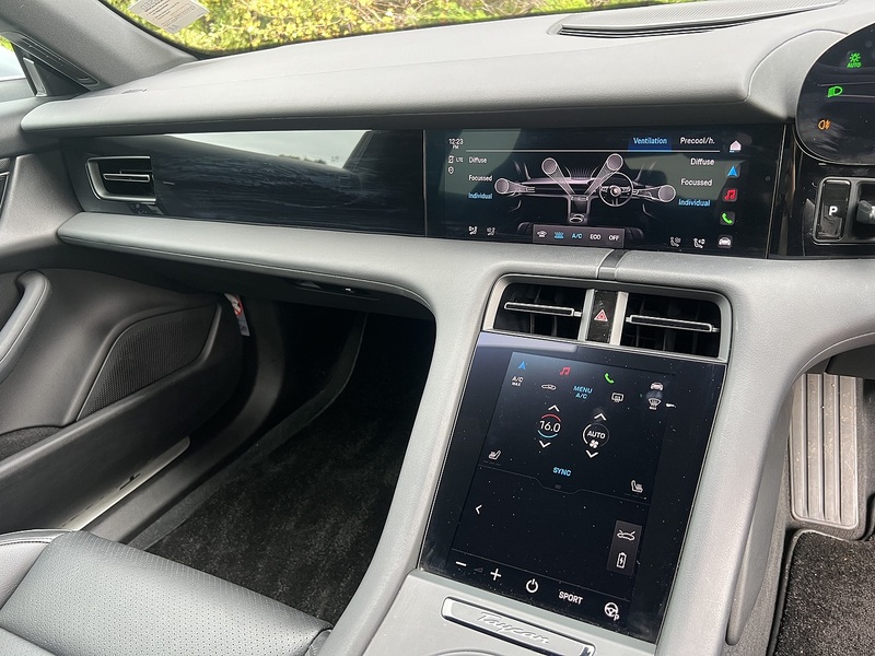 Porsche Taycan Performance Plus 93.4kWh 4S Saloon 4dr Electric Auto 4WD (571 ps) - U11167