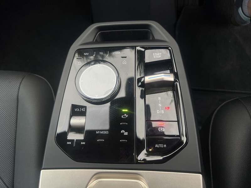 BMW iX 40 76.6kWh M Sport SUV 5dr Electric Auto xDrive (326 ps) - U11169