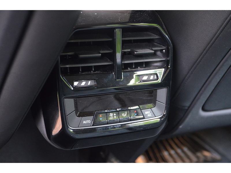 BMW iX 40 76.6kWh Sport SUV 5dr Electric Auto xDrive (11kW Charger) (326 ps) - U11170